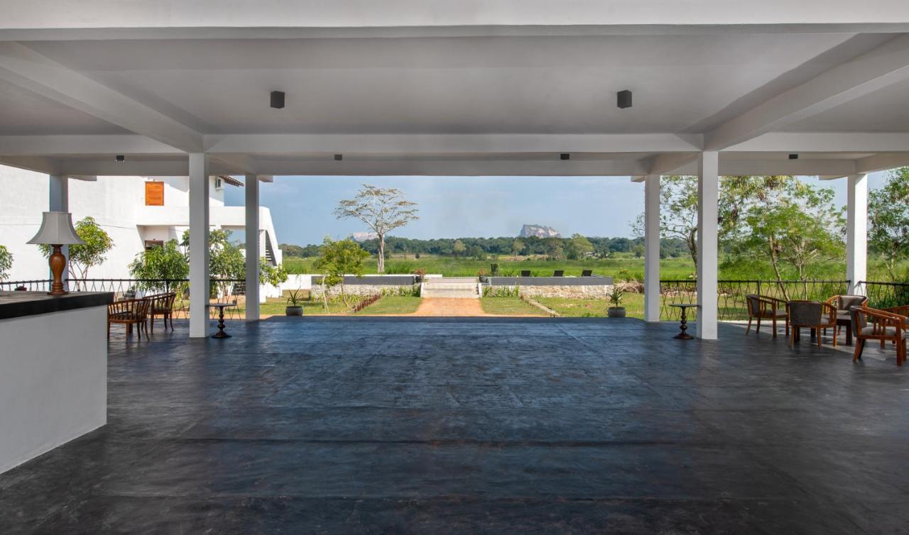 Ceylon Breeze Hotel *