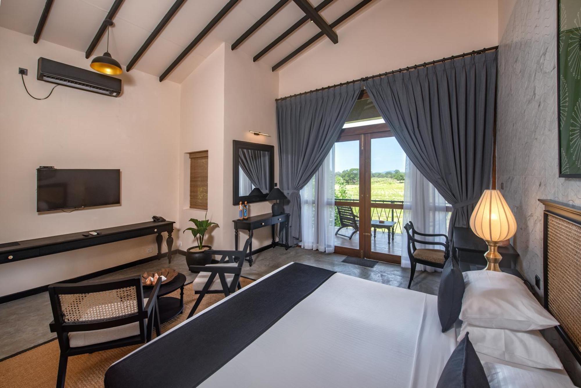 Ceylon Breeze Hotel