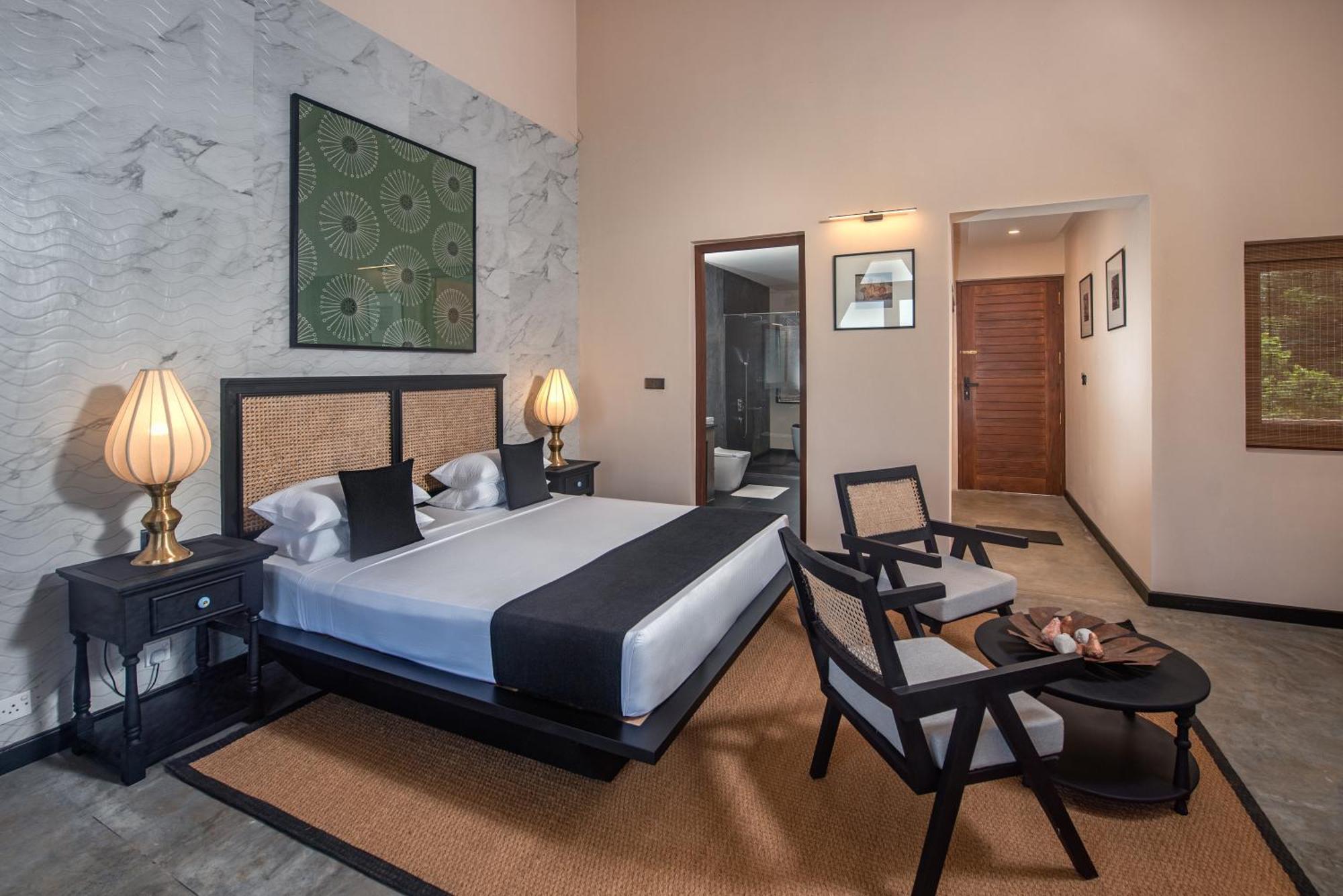 Ceylon Breeze Hotel *